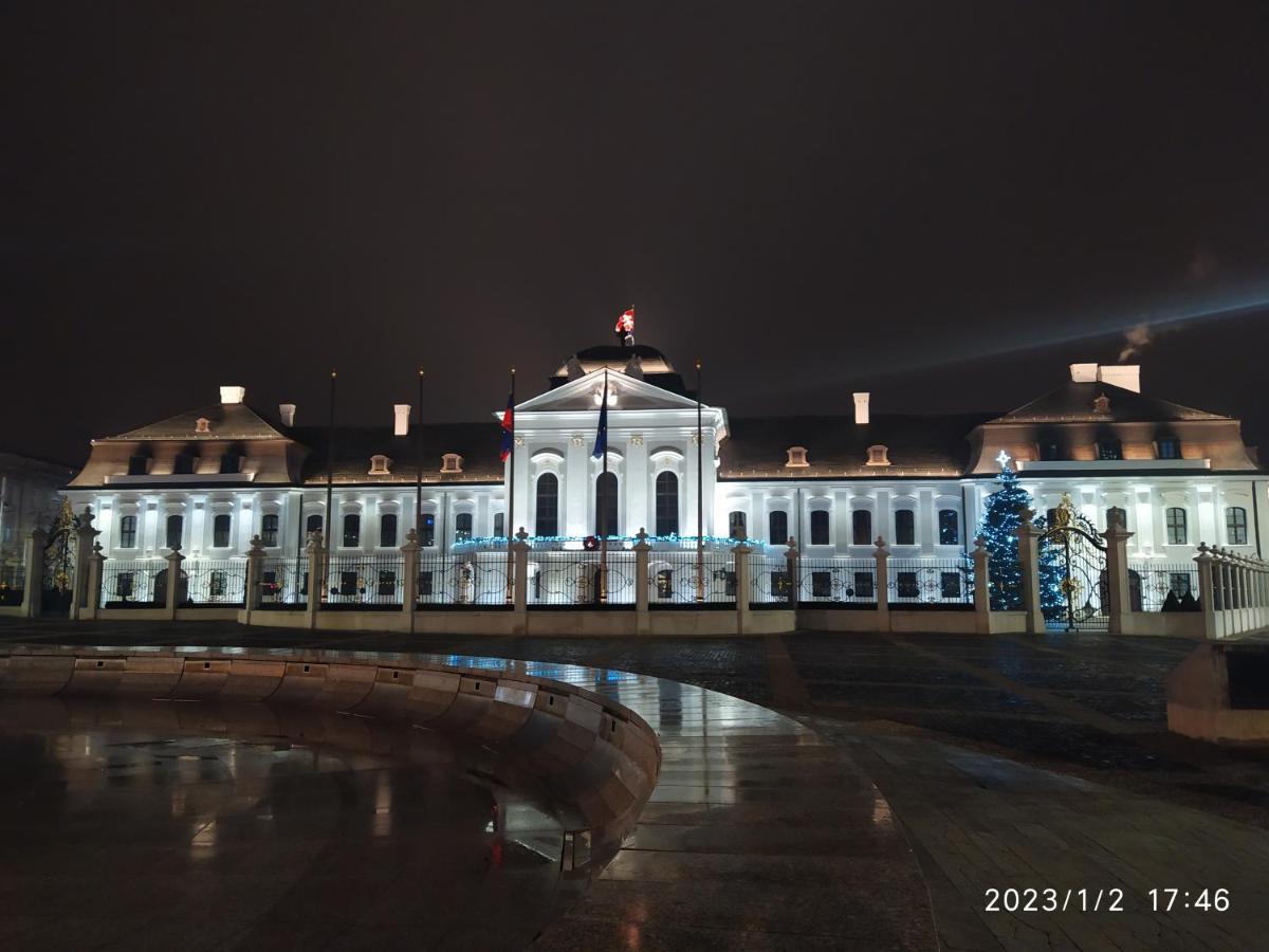 Krasny Byt S Vyhladmi V Historickom Centre Братислава Экстерьер фото